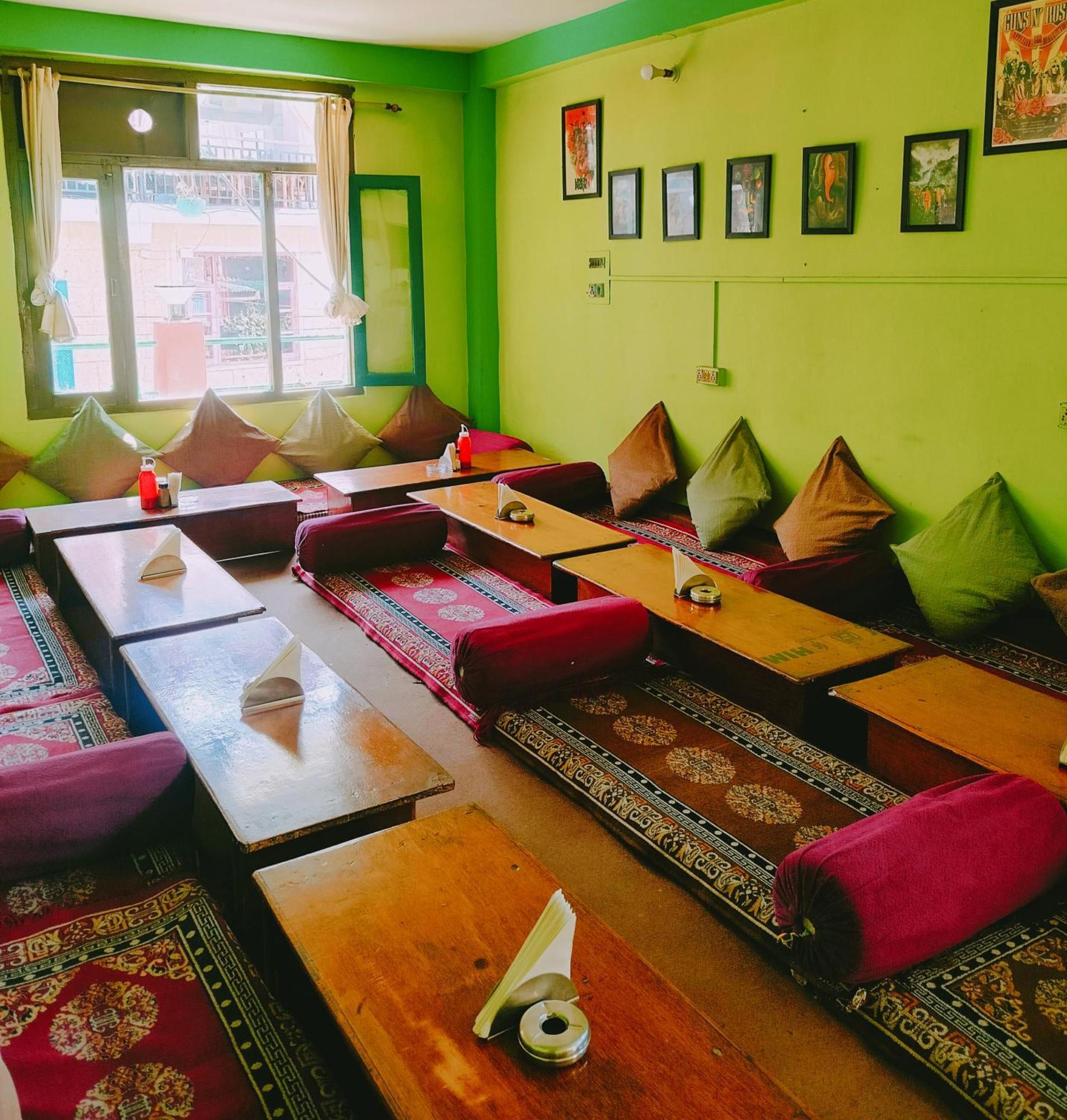 Non Stop Cafe Hostel & Stay Manāli Εξωτερικό φωτογραφία