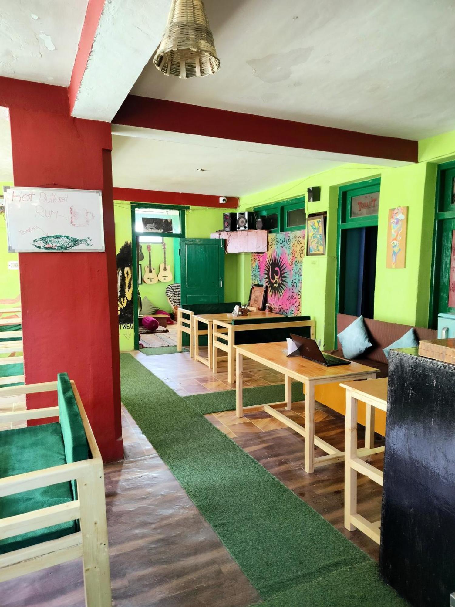 Non Stop Cafe Hostel & Stay Manāli Εξωτερικό φωτογραφία