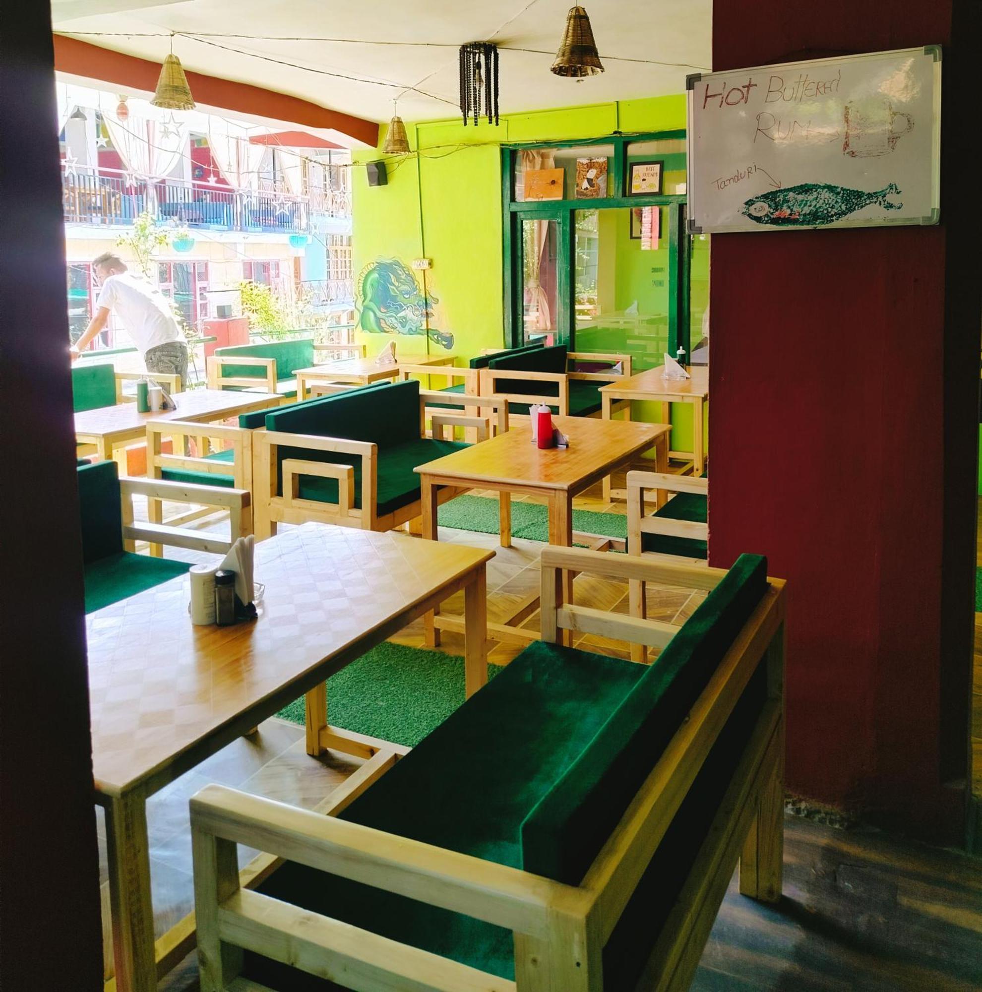 Non Stop Cafe Hostel & Stay Manāli Εξωτερικό φωτογραφία