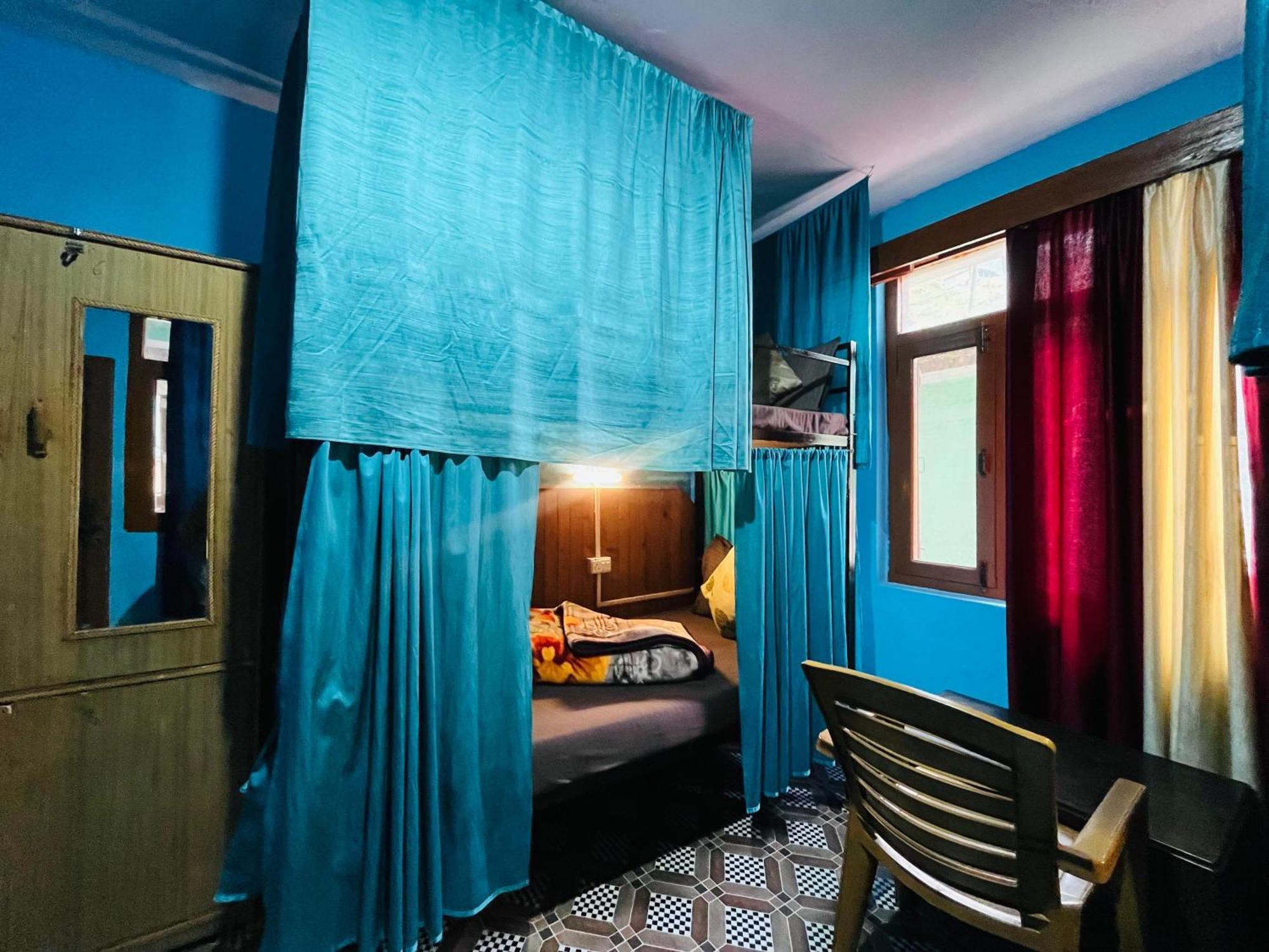Non Stop Cafe Hostel & Stay Manāli Εξωτερικό φωτογραφία